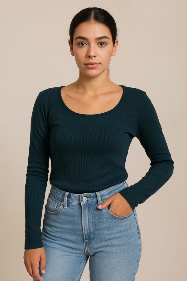 Broad Neck Full Sleeves